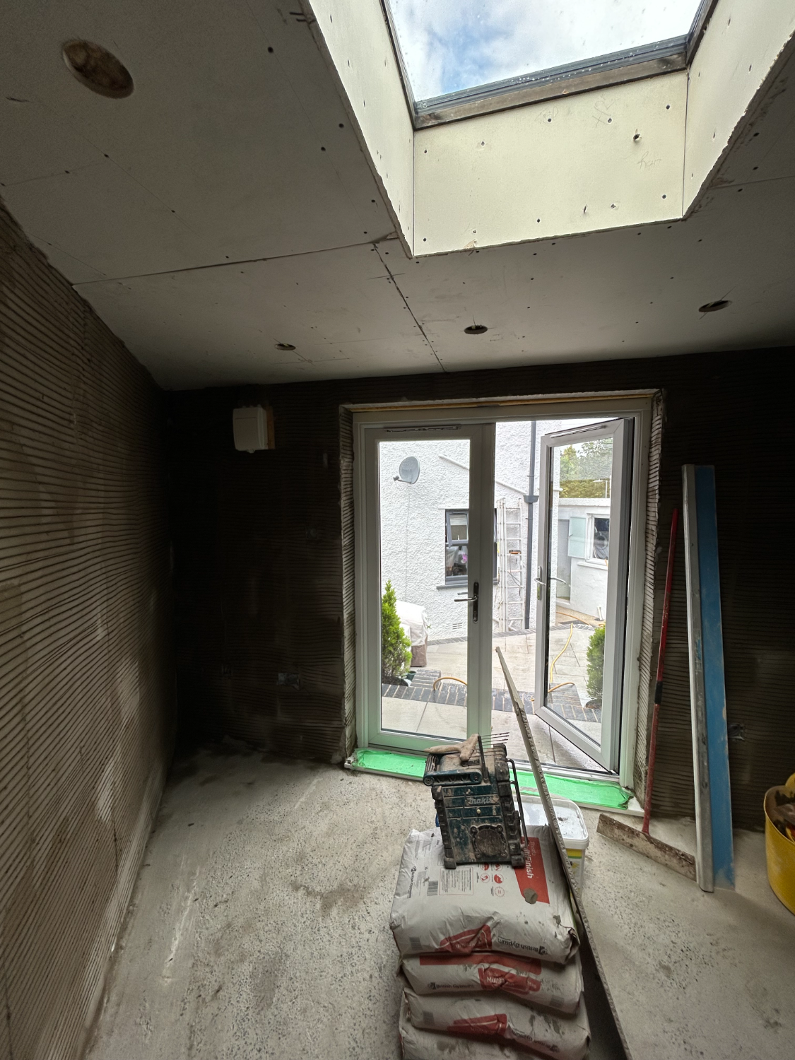 Freshly plastered room with smooth walls and ceiling